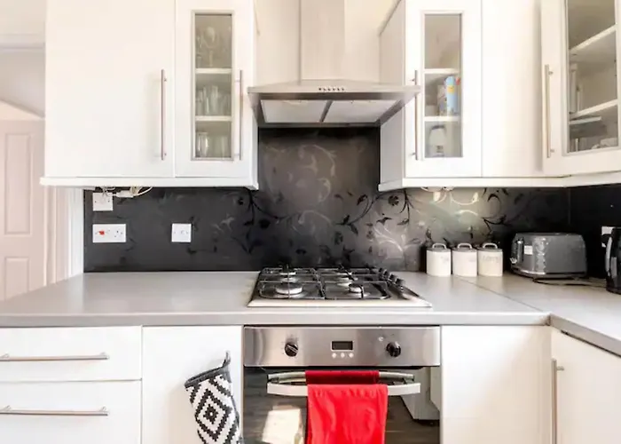 Castle View 2 Bedroom Apartment In Town Centre