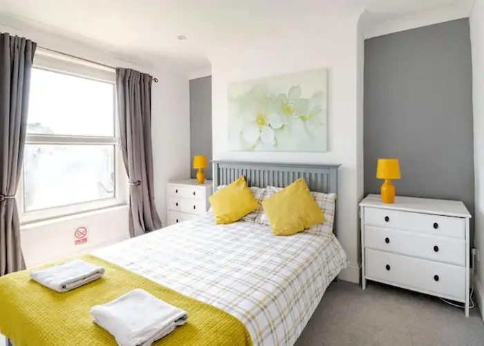 Castle View 2 Bedroom Apartment In Town Centre