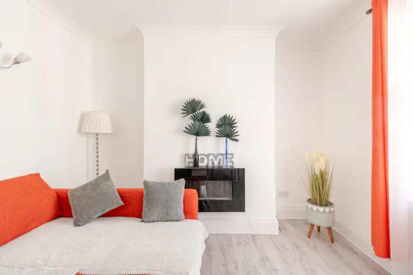 Castle View 2 Bedroom In Town Centre Apartment *