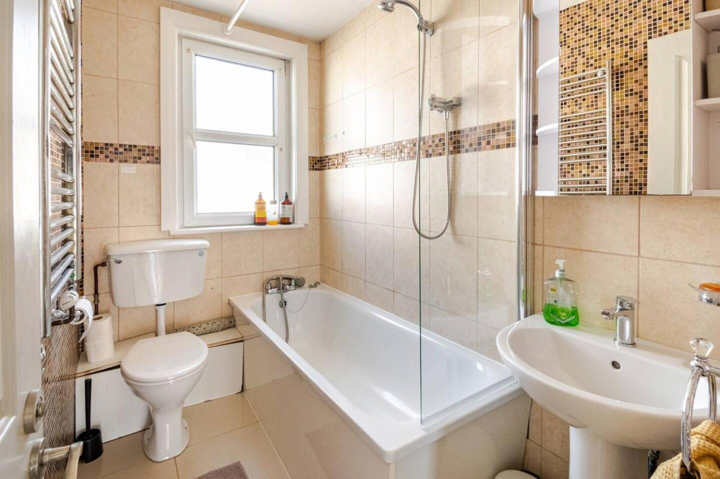 Castle View 2 Bedroom In Town Centre *
